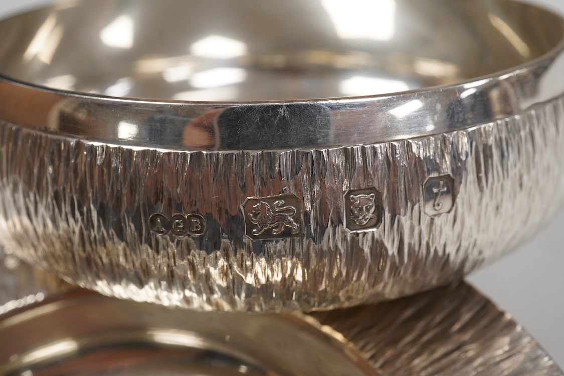 An Edwardian silver mounted glass whisky noggin and matching silver 'Whisky' label by Goldsmiths & Silversmiths Co Ltd, London, 1907, height 10.8cm.